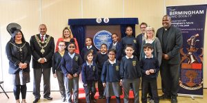 School children unveiling Blue plaque to Rev Thomas Swan
