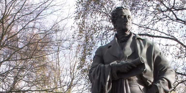 Robert Peel statue